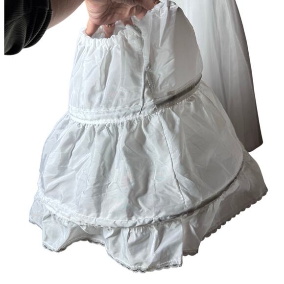 GIRLS FORMAL GOWN WITH HOOP SKIRT WHITE WITH GOLD EMBROIDARY SIZE 2-3Y - Picture 7 of 8